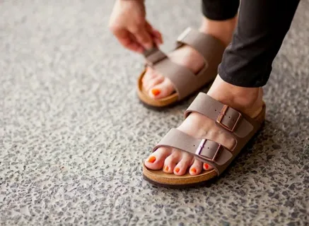 slippers for elderly with swollen feet